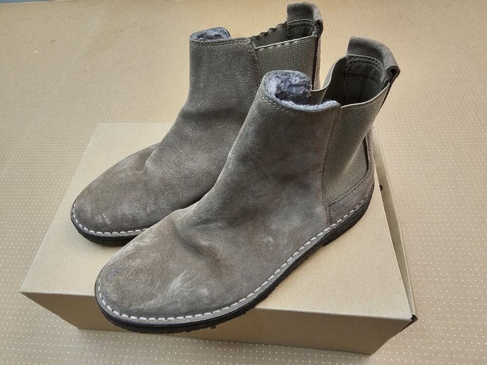 Vince Chelsea Boots Slate Suede Made in Italy US 6.5 Beige Gum Sole Sherpa Lined
